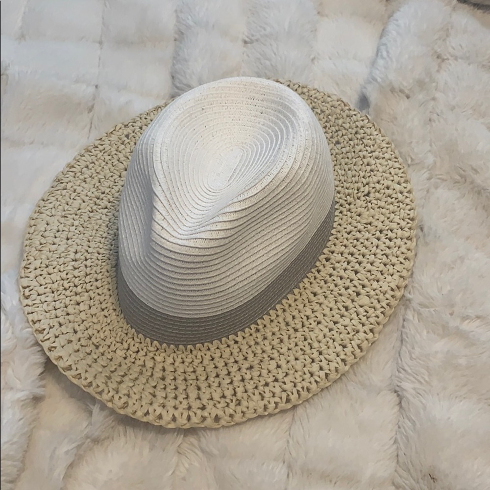 Tan // White Sun Hat ✨